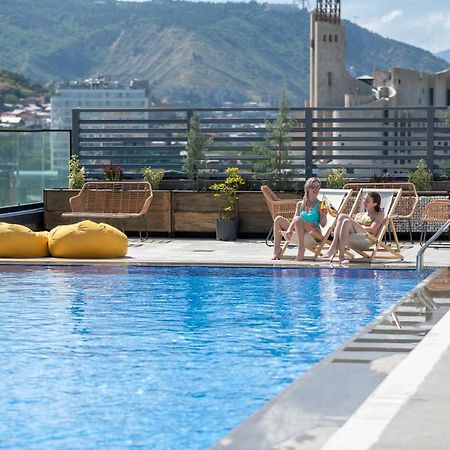 Royal Tulip Hotel & Casino, Тбилиси Экстерьер фото Rooftop pool