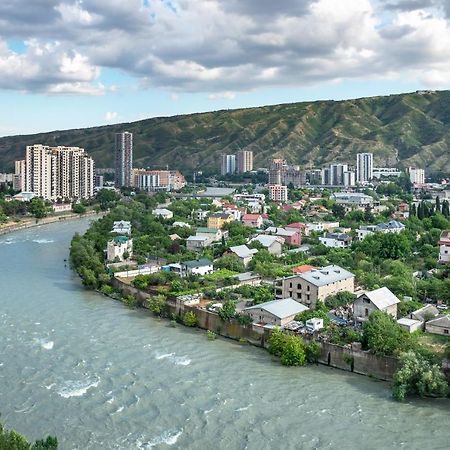 Royal Tulip Hotel & Casino, Тбилиси Экстерьер фото The Rioni River in Vladikavkaz