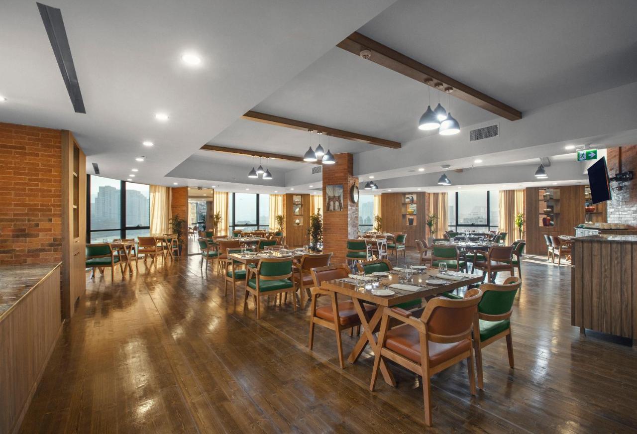 Royal Tulip Hotel & Casino, Тбилиси Экстерьер фото The restaurant at the 10th floor