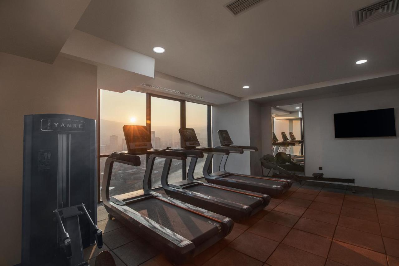 Royal Tulip Hotel & Casino, Тбилиси Экстерьер фото The gym at the hotel