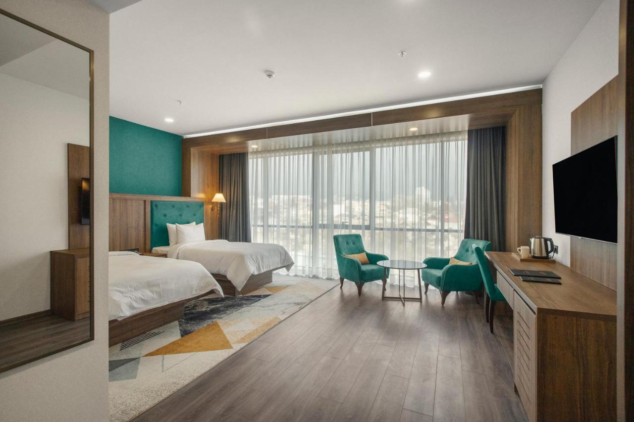 Royal Tulip Hotel & Casino, Тбилиси Экстерьер фото