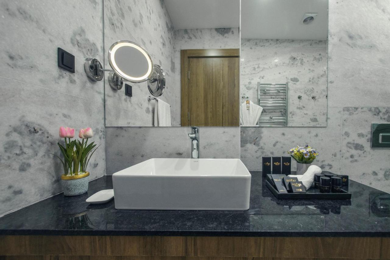 Royal Tulip Hotel & Casino, Тбилиси Экстерьер фото Bathroom
