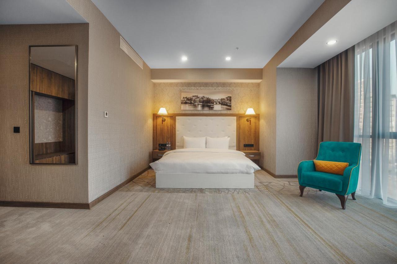 Royal Tulip Hotel & Casino, Тбилиси Экстерьер фото Deluxe Room
