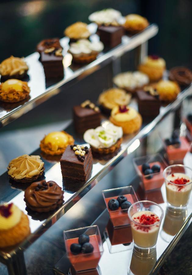 Royal Tulip Hotel & Casino, Тбилиси Экстерьер фото A selection of petit fours