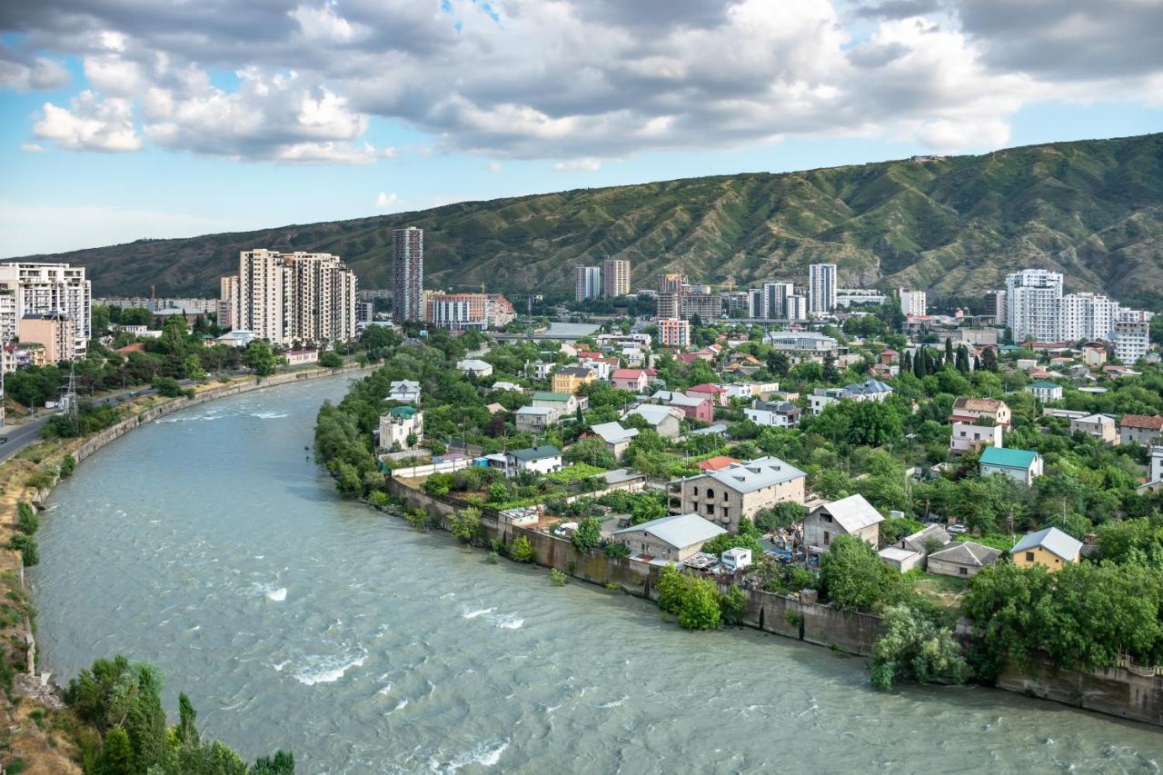 Royal Tulip Hotel & Casino, Тбилиси Экстерьер фото The Rioni River in Vladikavkaz